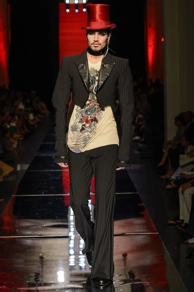 Look 25